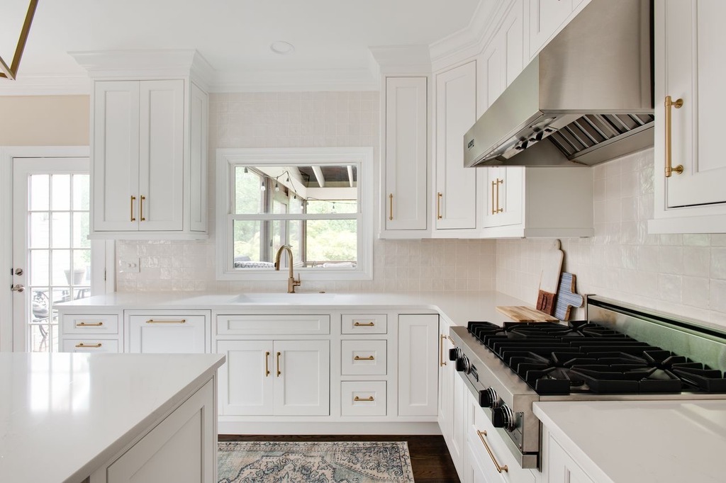 completed kitchen project with white cabinets